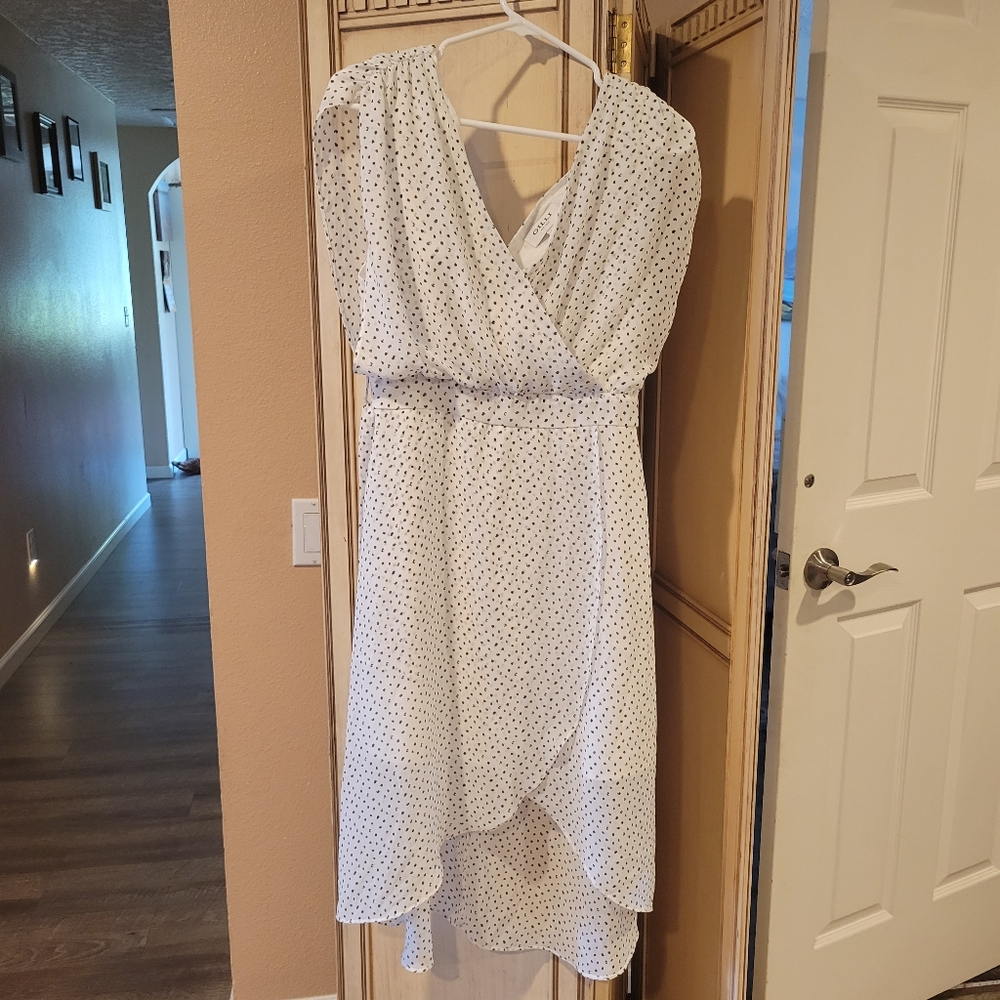 Gilli poka dot white sleeveless dress small